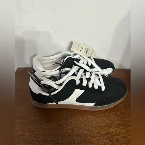 No boundaries black and white memory foam sneakers women’s tennis shoes 9 - Picture 5 of 9